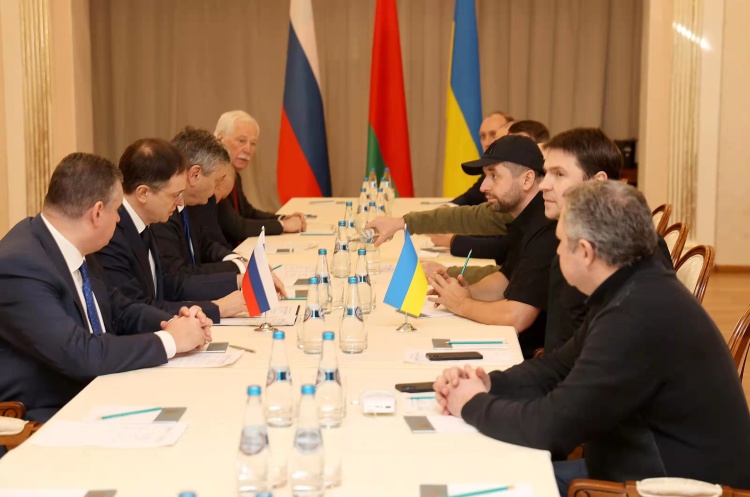 Photo shows a view of the talks between the Ukrainian and Russian delegations held in the Gomel region in Belarus on Feb. 28, 2022. (Belta news agency via Xinhua)