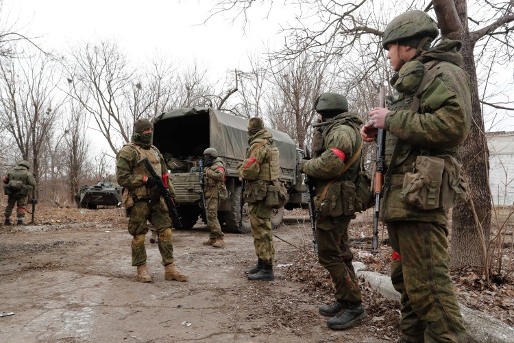 Photo taken on March 1, 2022 shows armed personnel in Donetsk. (Photo by Victor/Xinhua)