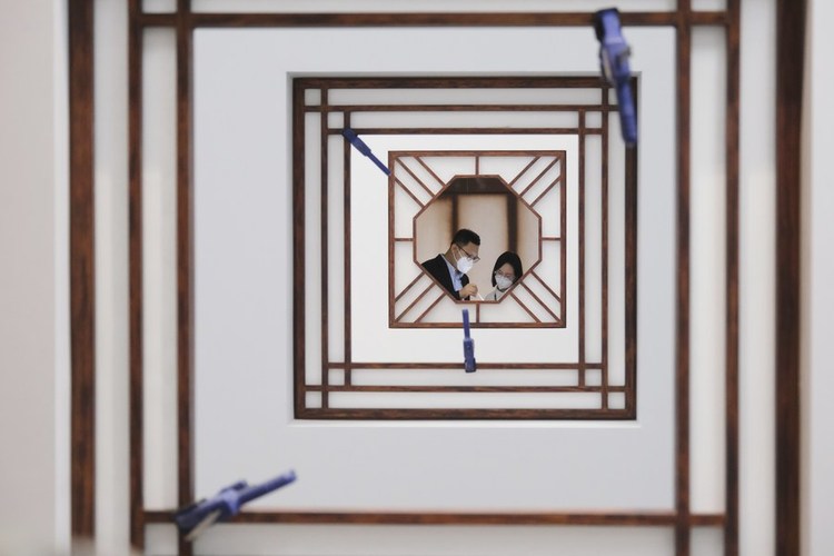 Cultural relics repair experts work in an exhibition hall of the Hong Kong Palace Museum in south China's Hong Kong, April 22, 2022. (Xinhua/Wang Shen)