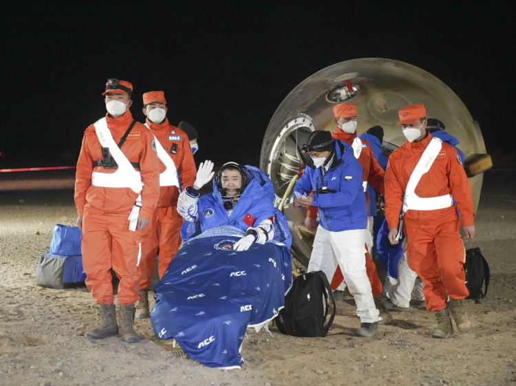 Astronaut Chen Dong is out of the return capsule of the Shenzhou-14 manned spaceship at the Dongfeng landing site in north China's Inner Mongolia Autonomous Region, Dec. 4, 2022. (Xinhua/Li Gang)