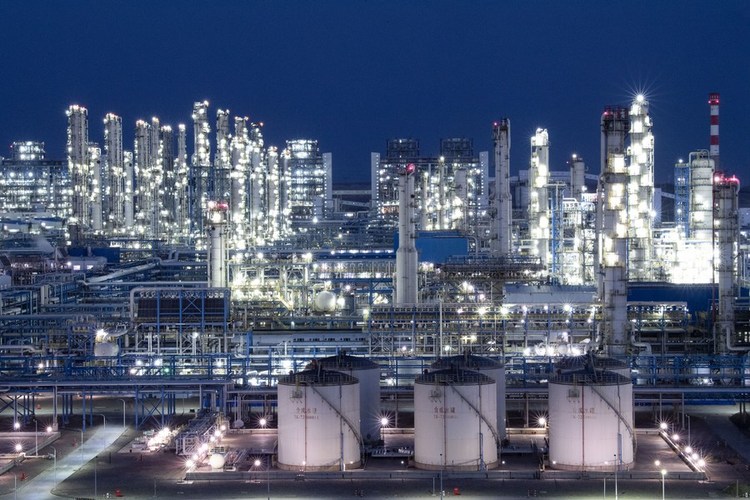 This photo taken on June 22, 2022 shows a night view of the coal-to-liquid plant of Ningxia Coal Industry Group Co., Ltd. under China Energy in Ningdong Energy and Chemical Industry Base, northwest China's Ningxia Hui Autonomous Region. (Xinhua/Feng Kaihua)