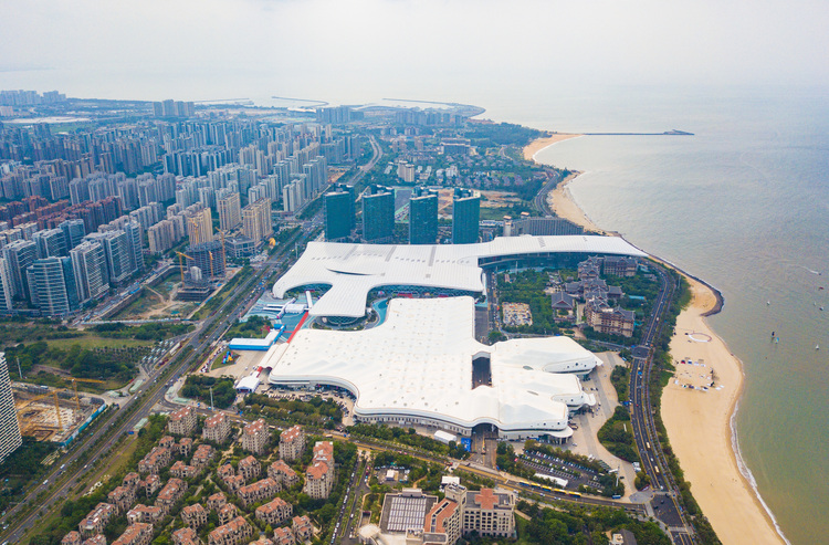 This aerial photo taken on April 10, 2023 shows a view of Hainan International Convention and Exhibition Center, the venue of the third China International Consumer Products Expo (CICPE), in Haikou, south China's Hainan Province. (Xinhua/Pu Xiaoxu)