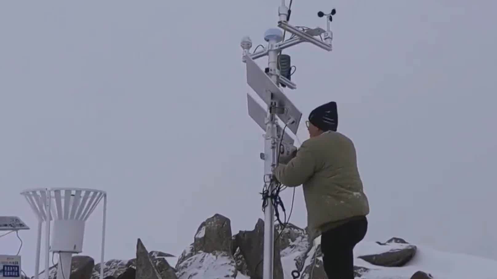 Scaling new heights china constructs highest meteorological station in