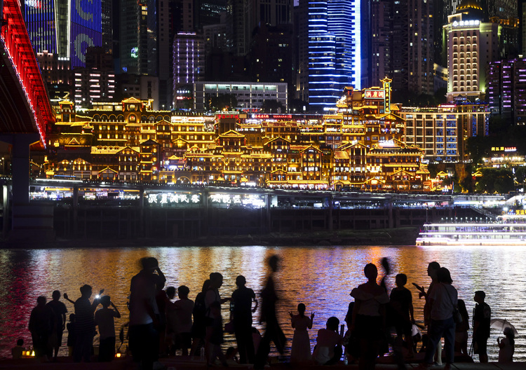 Tourists visit the Hongyadong scenic spot at night in Chongqing, southwest China, Aug. 23, 2024. (Xinhua/Liu Chan)
