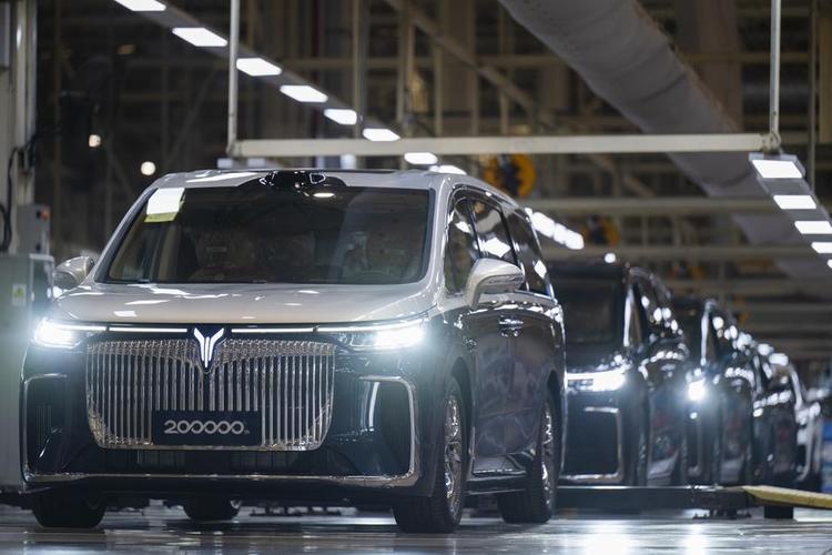The 200,000th vehicle of Voyah, a Chinese NEV brand, rolls off the assembly line in Wuhan, central China's Hubei Province, April 9, 2025. (Xinhua/Wu Zhizun)