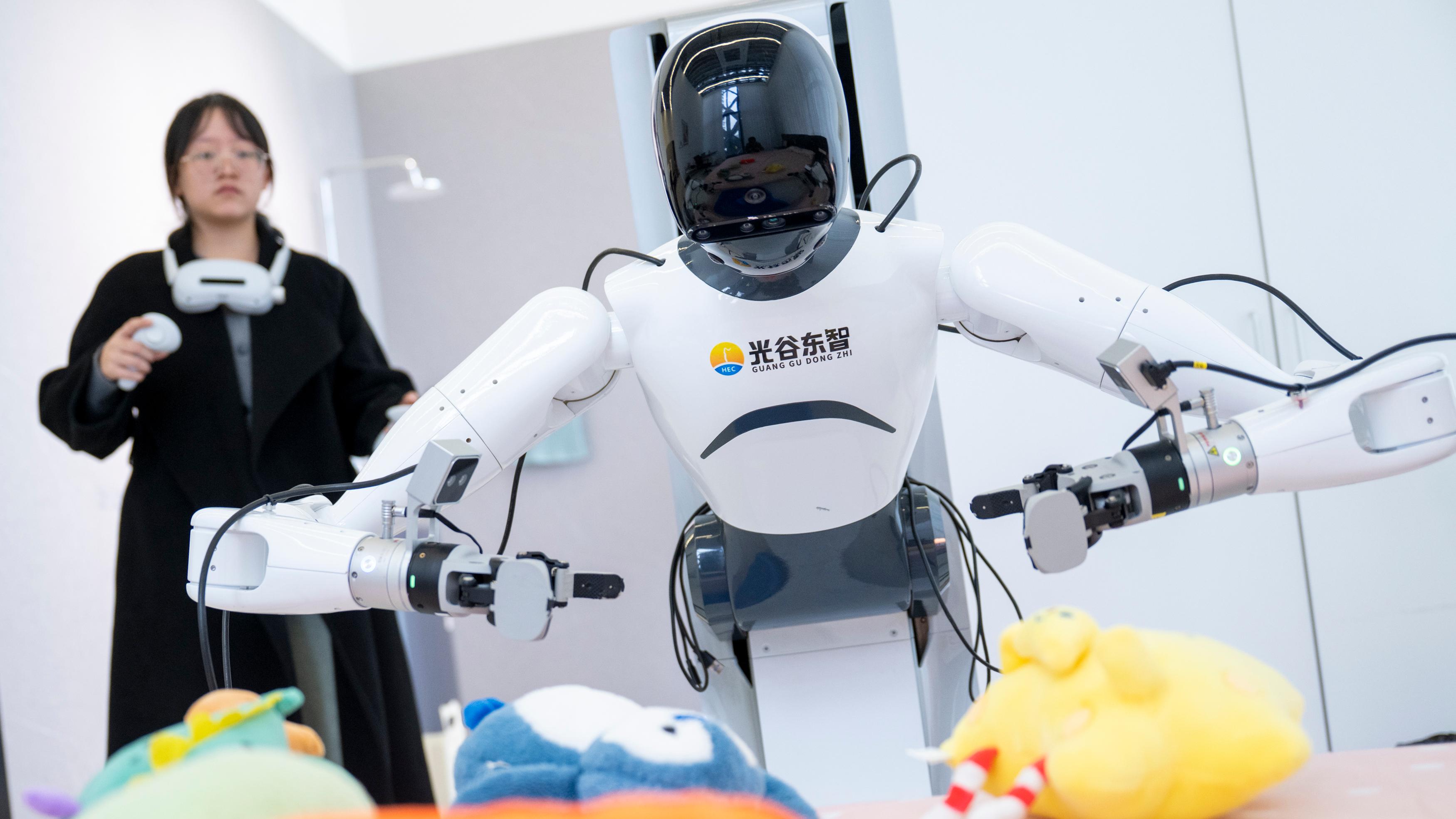 LIVE: Inside Hubei’s Humanoid Robot Innovation Center: How Smart Robots ...