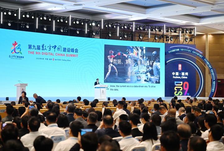 Wang Xingxing, founder and chief executive officer of Unitree Robotics, speaks at a main forum of the 9th Digital China Summit in Fuzhou, southeast China's Fujian Province, April 29, 2026. (Xinhua/Lin Shanchuan)