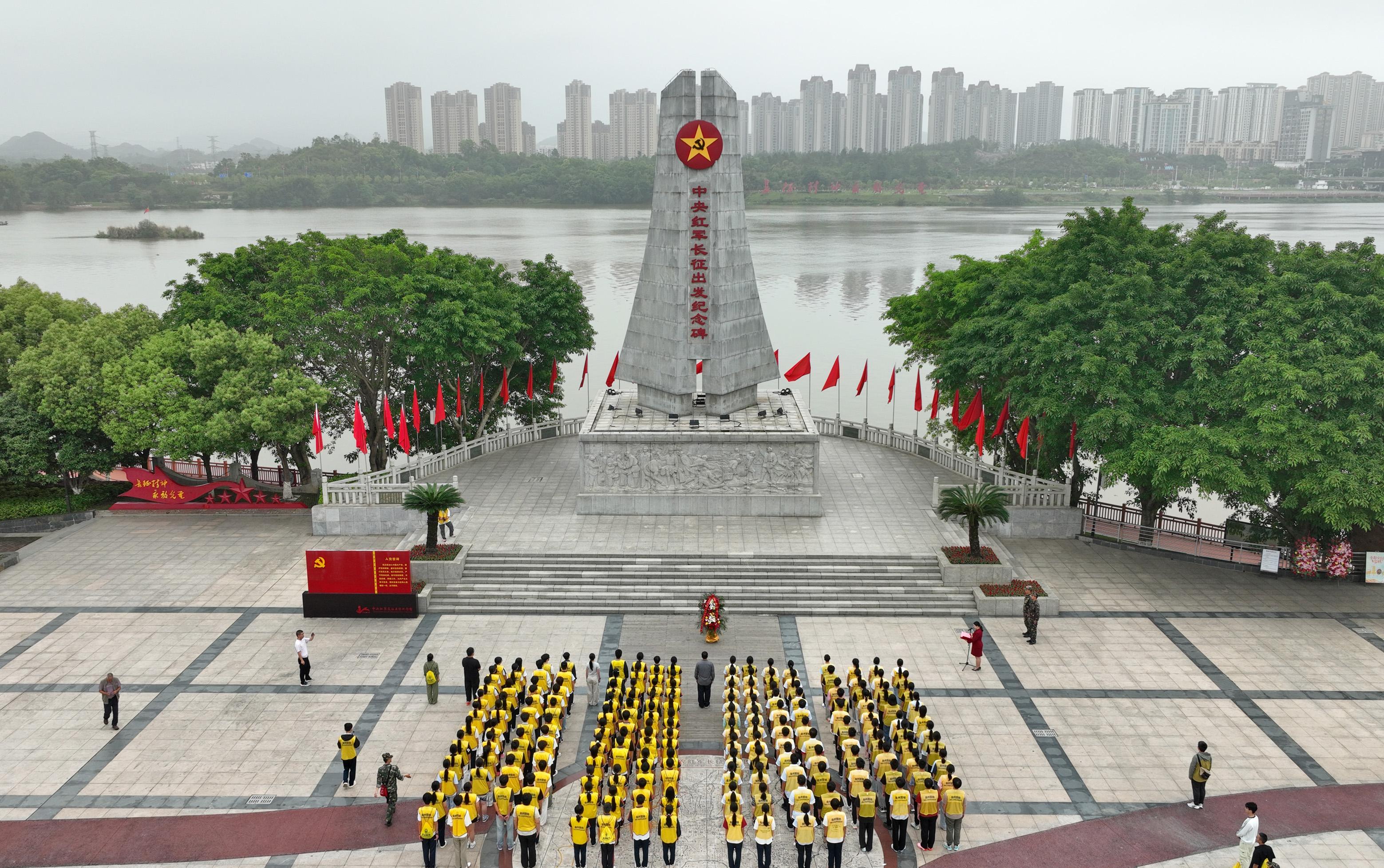 A drone photo taken on April 16, 2026 shows students taking part in a memorial event at a monument commemorating the departure of the Central Red Army during the Long March, in Yudu County, east China's Jiangxi Province. (Xinhua/Wan Xiang)