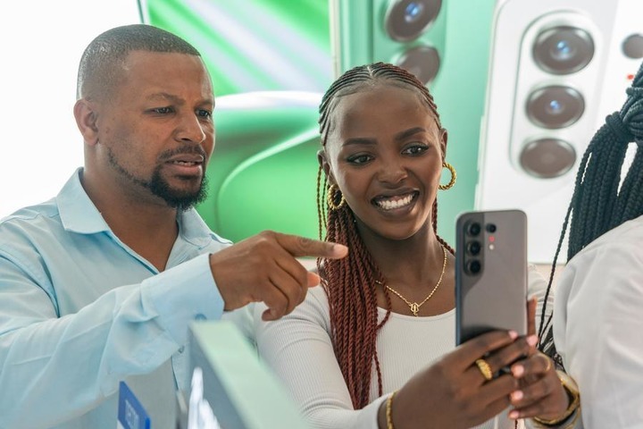 Customers try the camera of a smartphone at a Tecno store in Nairobi, Kenya, Aug. 25, 2026. (Xinhua/Xie Jianfei)