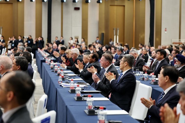 China hosts forum to pool wisdom for better future