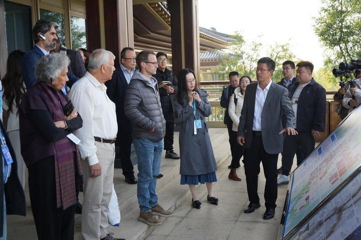 China hosts forum to pool wisdom for better future
